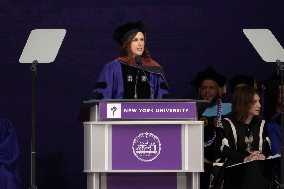 Molly Shannon gives stand-up-style speech at commencement